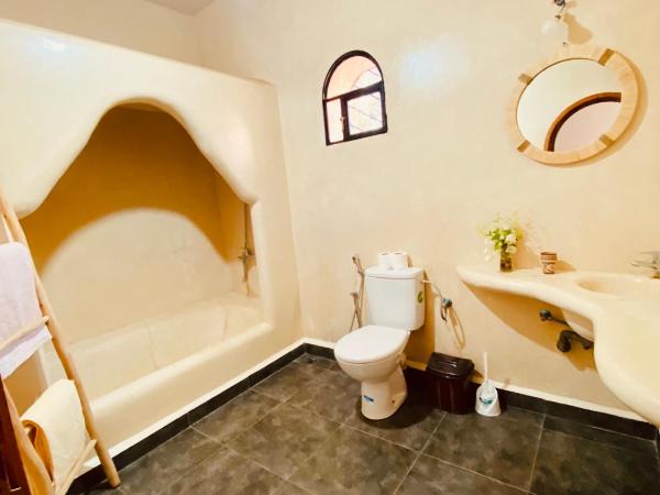 Villa Apollonia - Blissful Garden Paradise with Pool nestled in Nature : photo 1 de la chambre chambre triple - vue sur jardin