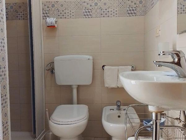 Hotel Pensione Cundari : photo 5 de la chambre chambre double