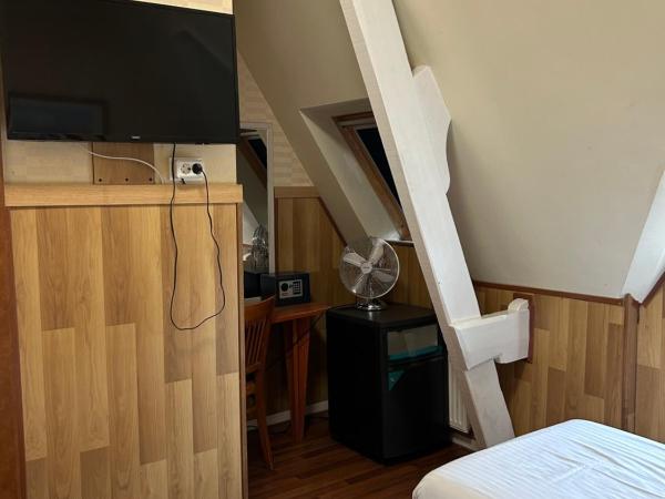 Hotel Isis : photo 4 de la chambre chambre lits jumeaux