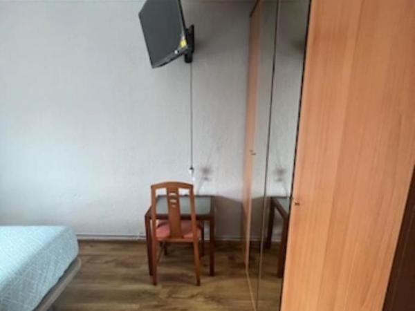 Bed VALLECAS : photo 4 de la chambre chambre double avec salle de bains commune