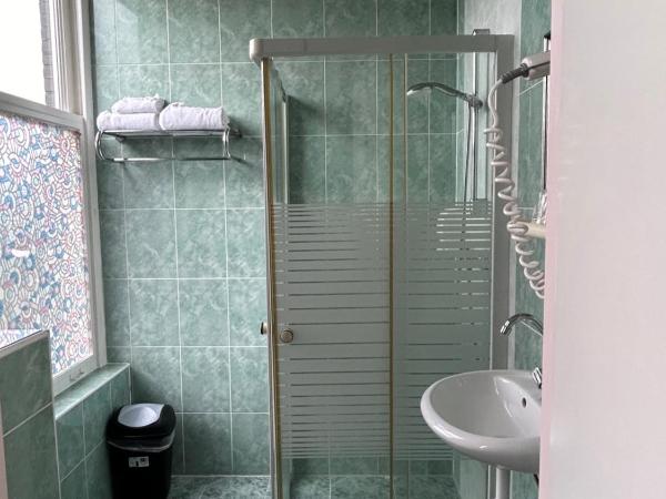 Hotel Isis : photo 1 de la chambre chambre double avec salle de bains privative