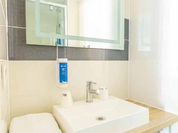 Brit Hotel Confort Manosque Cadarache : photo 3 de la chambre chambre lits jumeaux