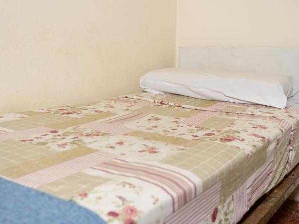 Sevilla Home Hotel : photo 3 de la chambre chambre simple avec salle de bains commune