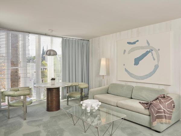 Avalon Hotel Beverly Hills, a Member of Design Hotels : photo 1 de la chambre suite 1 chambre lit king-size