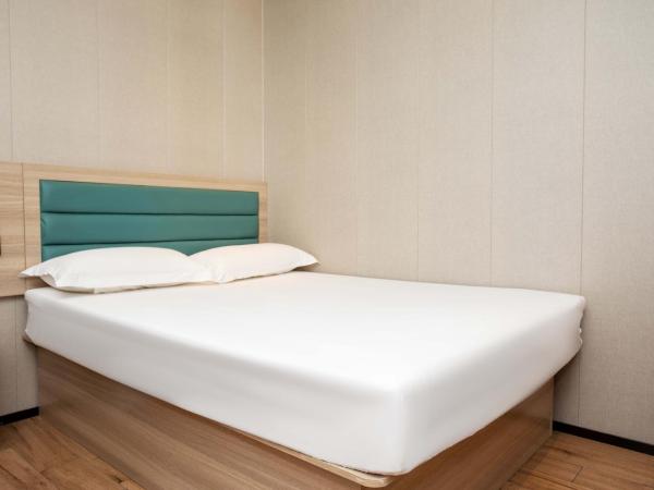 网鱼电竞酒店上海新国际博览中心店 : photo 1 de la chambre chambre simple supérieure