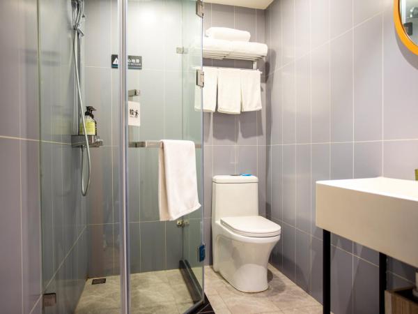网鱼电竞酒店上海新国际博览中心店 : photo 9 de la chambre chambre double