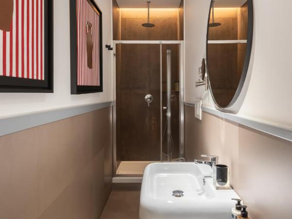 Le Mummarelle Napoli : photo 4 de la chambre deluxe double room with balcony – via santa lucia 76