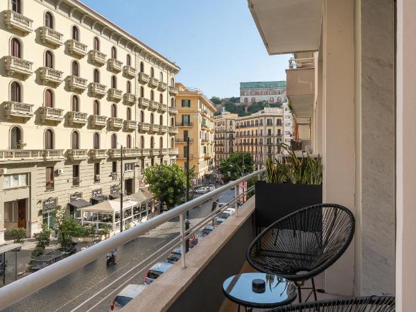 Le Mummarelle Napoli : photo 3 de la chambre deluxe double room with balcony – via santa lucia 76
