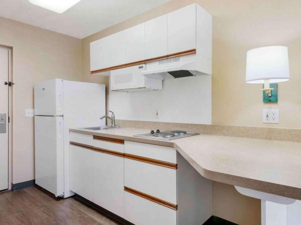 Extended Stay America Select Suites - Orlando - Southpark - Equity Row : photo 4 de la chambre studio lit queen-size - non-fumeurs