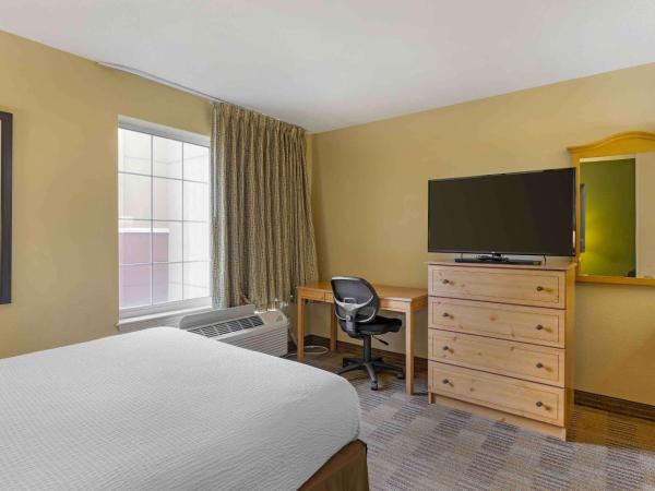 Extended Stay America Select Suites - Orlando - Southpark - Equity Row : photo 2 de la chambre studio avec 1 lit queen-size - accessible aux personnes à mobilité réduite - non-fumeurs