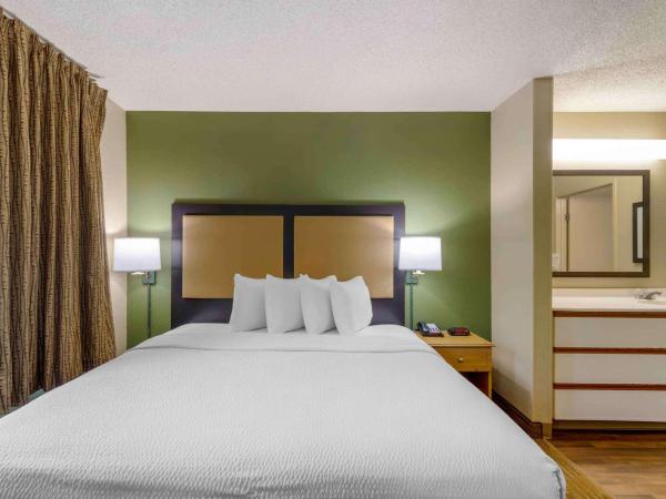Extended Stay America Select Suites - Orlando - Southpark - Equity Row : photo 2 de la chambre studio de luxe 1 lit king-size - accessible aux personnes à mobilité réduite - non-fumeurs