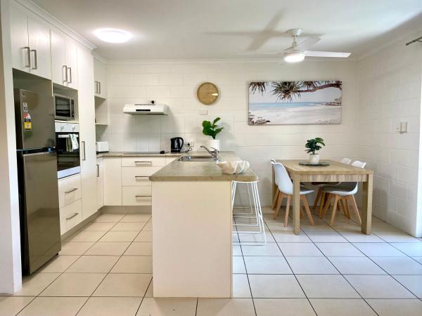 Lychee Tree Holiday Apartments : photo 7 de la chambre appartement avec terrasse