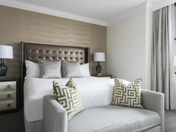 The Ritz-Carlton, Philadelphia : photo 3 de la chambre suite 1 chambre lit king-size avec canapé-lit - vue sur mairie - accès au salon club