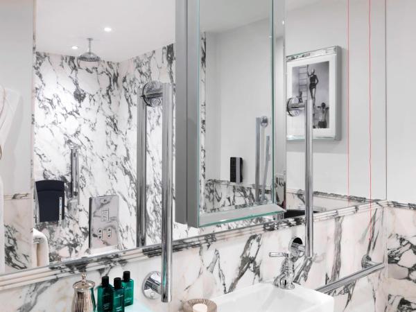 The Wellesley, a Luxury Collection Hotel, Knightsbridge, London : photo 4 de la chambre chambre lit queen-size de luxe - accessible aux personnes à mobilité réduite