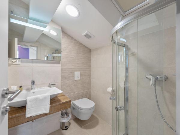 Boutique Hotel Mali Raj : photo 4 de la chambre suite 2 chambres - mansardée