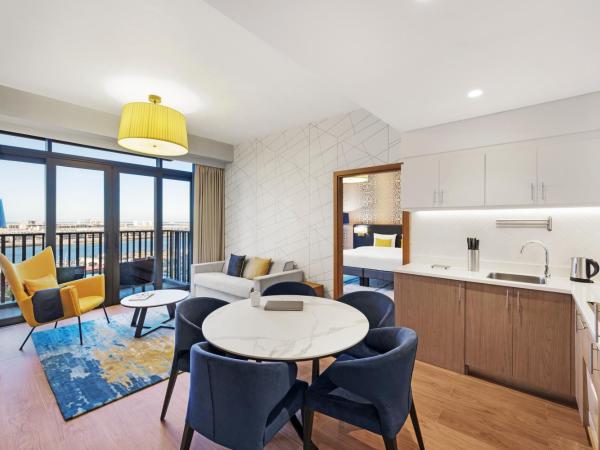 Aparthotel Adagio Dubai Deira : photo 2 de la chambre appartement familial 2 chambres - vue sur crique - 20 % de réduction sur nourriture et boissons