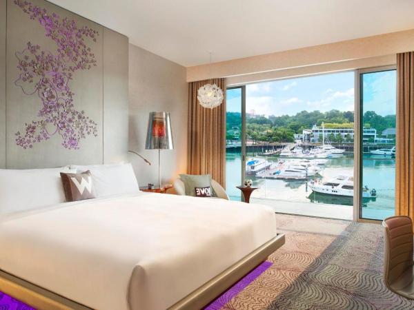 W Singapore - Sentosa Cove : photo 2 de la chambre spectacular room, guest room, 1 king bed, balcony, marina view