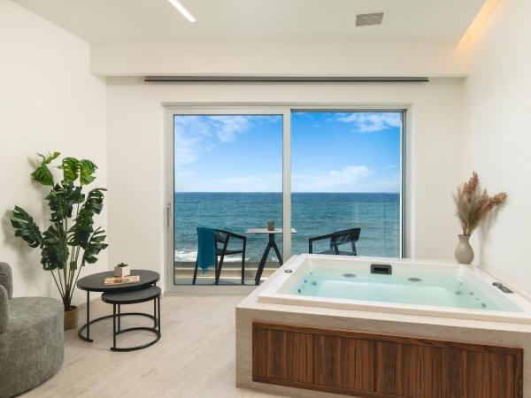 Elia Sea Suites : photo 1 de la chambre junior seafront suite with balcony