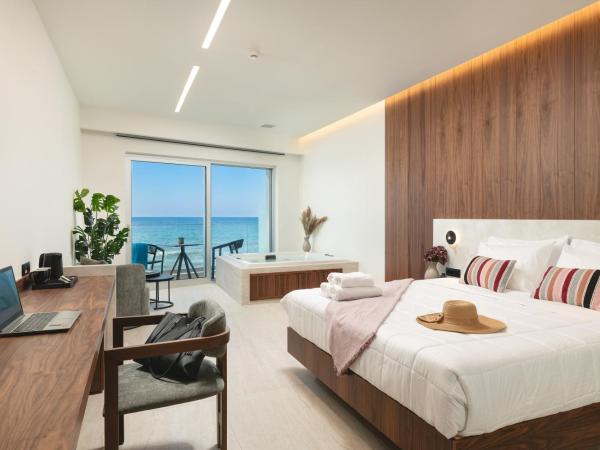 Elia Sea Suites : photo 5 de la chambre junior seafront suite with balcony