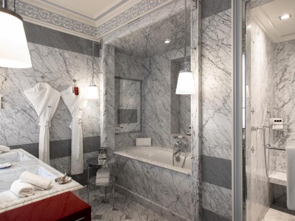 La Réserve Paris Hotel & Spa : photo 5 de la chambre suite junior avec terrasse