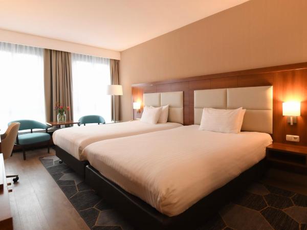 Crowne Plaza Maastricht, an IHG Hotel : photo 5 de la chambre chambre premium avec 2 lits queen-size - vue sur rivière