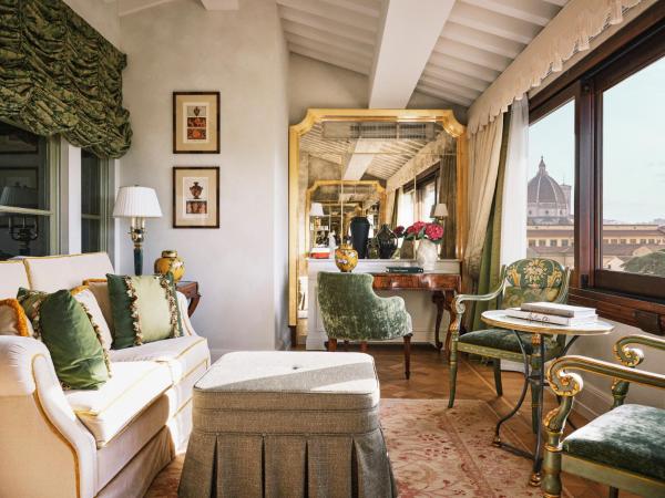 Four Seasons Hotel Firenze : photo 4 de la chambre suite lit king-size exécutive - vue sur duomo