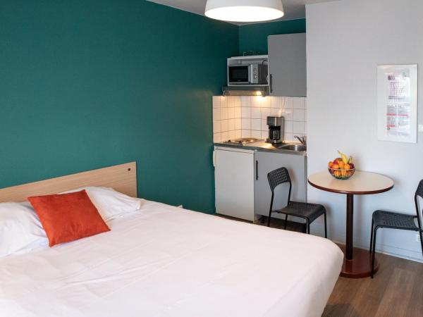 Terres de France Brest : photo 1 de la chambre studio double ou lits jumeaux avec balcon