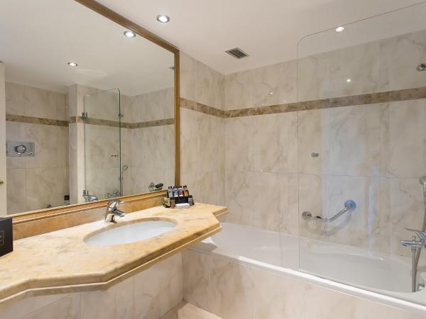 Corfu Holiday Palace : photo 3 de la chambre chambre lits jumeaux - vue sur lac