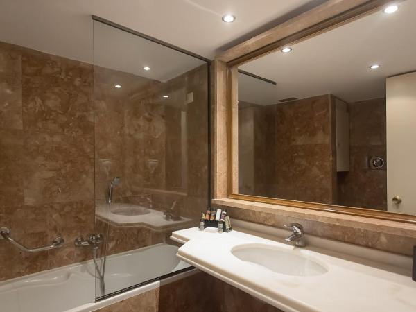 Corfu Holiday Palace : photo 2 de la chambre chambre lits jumeaux - vue sur mer