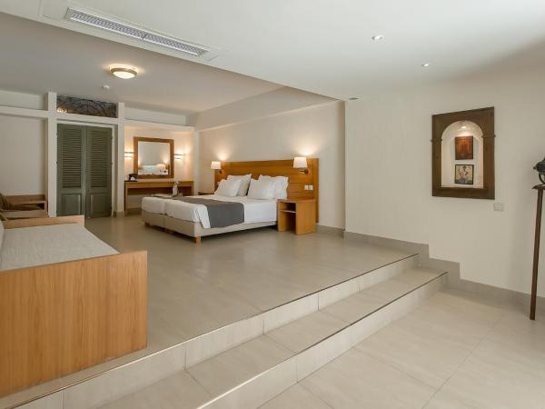 Corfu Holiday Palace : photo 1 de la chambre suite avec piscine commune