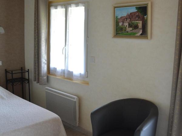 Le chalet des Contries : photo 1 de la chambre chambre double avec salle de bains privative