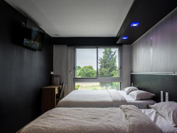 Hôtel La Rocade : photo 2 de la chambre chambre familiale