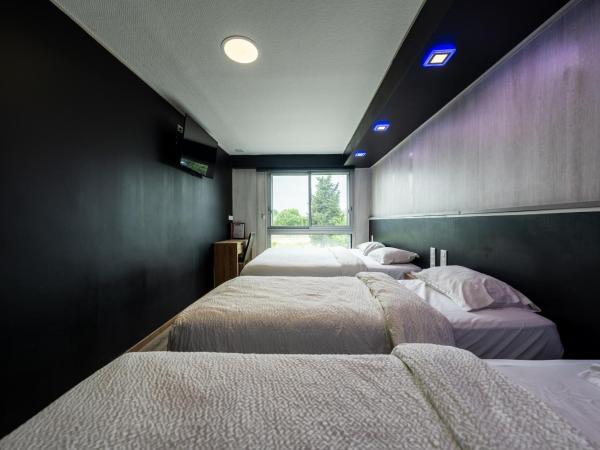 Hôtel La Rocade : photo 6 de la chambre chambre quadruple