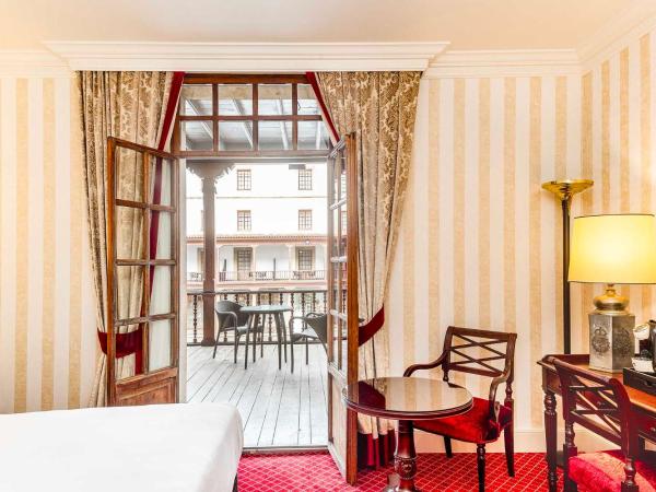 Eurostars Hotel de la Reconquista : photo 9 de la chambre chambre premium avec terrasse - vue sur patio de la reina