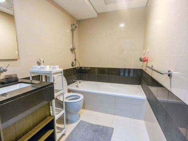 Minutes Away from Dubai Mall Luxurious Hostel : photo 6 de la chambre chambre double avec balcon
