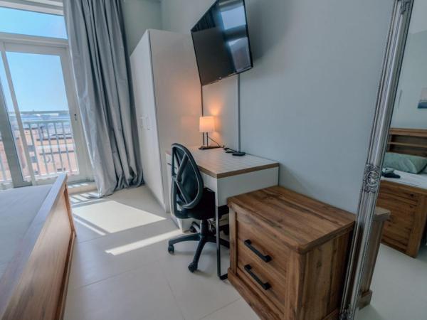 Minutes Away from Dubai Mall Luxurious Hostel : photo 7 de la chambre chambre double avec balcon