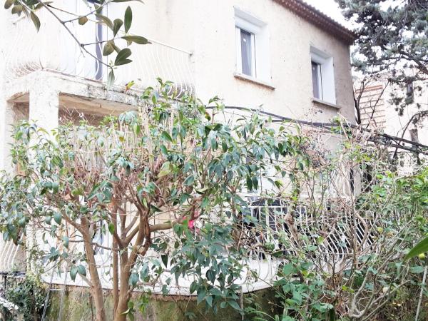 Chambre, café ou thé, micro-ondes, terrasse et jardin en partage Bus toute direction et centre SIX-FOURS à quelques pas : photo 3 de la chambre chambre double