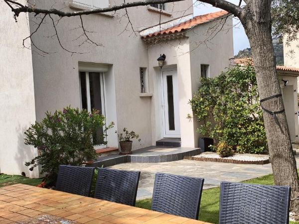 Chambre, café ou thé, micro-ondes, terrasse et jardin en partage Bus toute direction et centre SIX-FOURS à quelques pas : photo 2 de la chambre chambre double