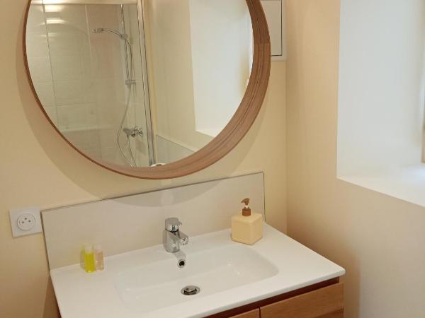 B&B Rose Garden Bayeux : photo 1 de la chambre chambre double avec salle de bains privative