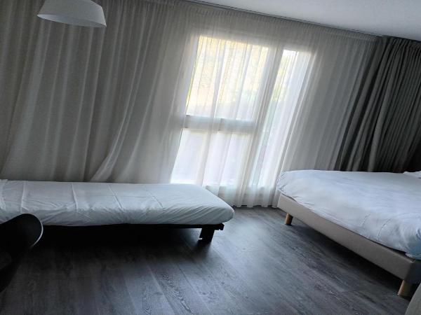 Best Western Armor Park Dinan : photo 4 de la chambre chambre triple supérieure - non-fumeurs