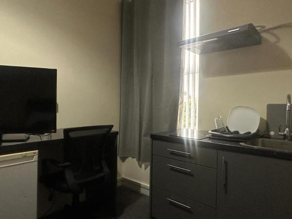 Best living Apartment : photo 4 de la chambre chambre double avec salle de bains privative