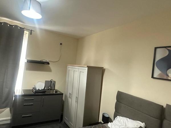 Best living Apartment : photo 5 de la chambre chambre double avec salle de bains privative