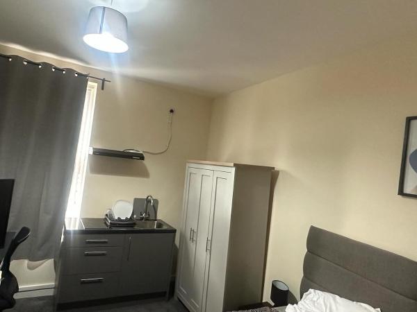 Best living Apartment : photo 6 de la chambre chambre double avec salle de bains privative