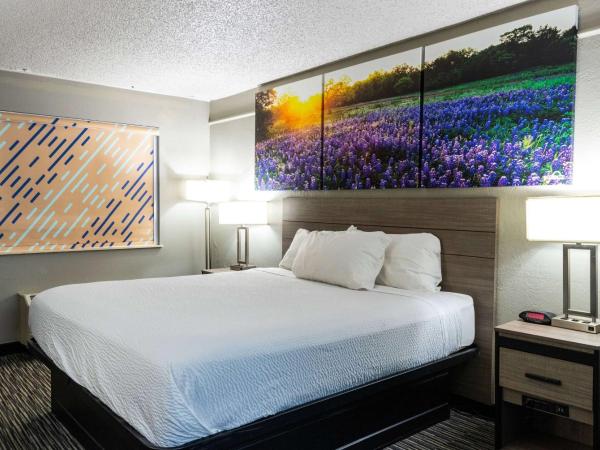 Days Inn by Wyndham N.W. Medical Center : photo 3 de la chambre chambre lit queen-size avec baignoire - accessible aux personnes à mobilité réduite - non-fumeurs