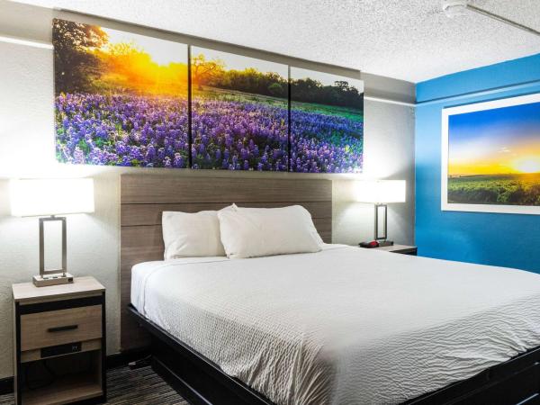 Days Inn by Wyndham N.W. Medical Center : photo 3 de la chambre chambre lit king-size - fumeurs