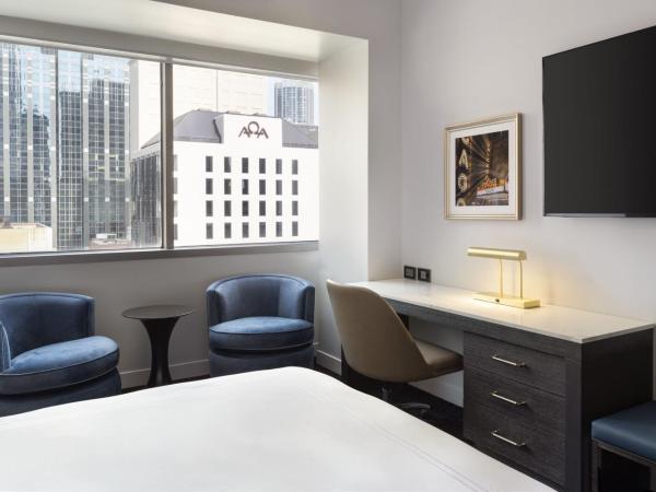 Residence Inn by Marriott Chicago Downtown Magnificent Mile : photo 1 de la chambre studio, 1 king (mobility accessible w/ roll-in shower)