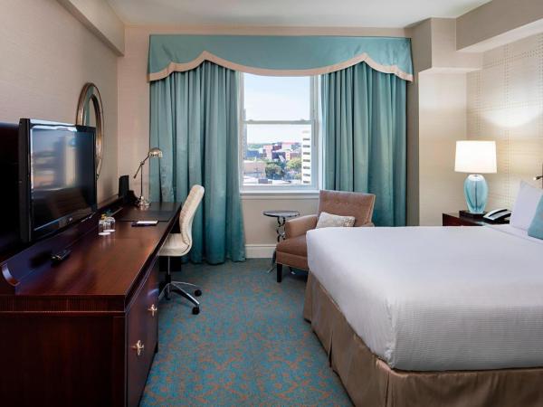 Delta Hotels by Marriott Bessborough : photo 4 de la chambre chambre lit queen-size 