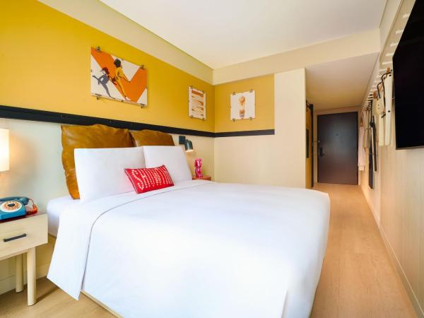 Moxy Seoul Myeongdong : photo 3 de la chambre chambre lit queen-size - vue sur ville