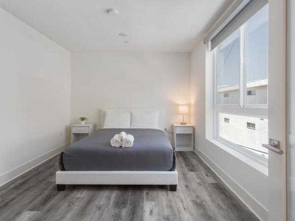 Beverly Hills 2BD 2BA with Free Parking : photo 4 de la chambre chambre double avec balcon