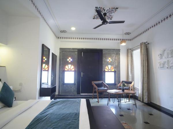 Hotel Banjara Retreat : photo 4 de la chambre suite lit king-size avec balcon